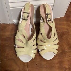 Vintage Gianni Bini White Wedges